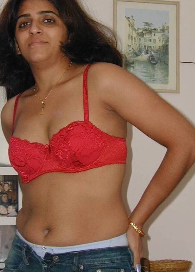 Pakistan MILF slut exposed