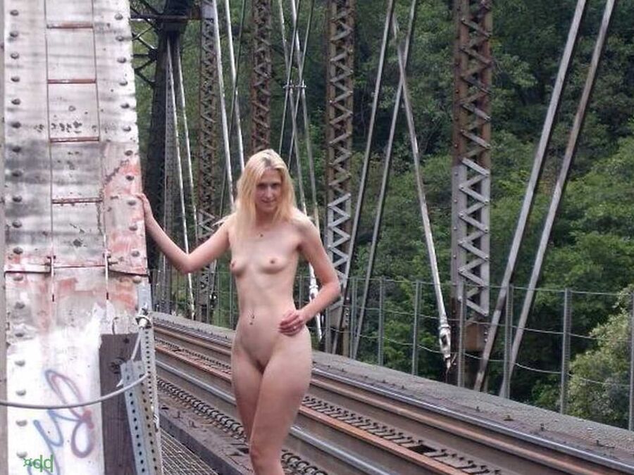 Blonde GF showing her body
