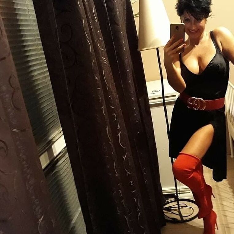 Gorgeous Serbian milf Nena