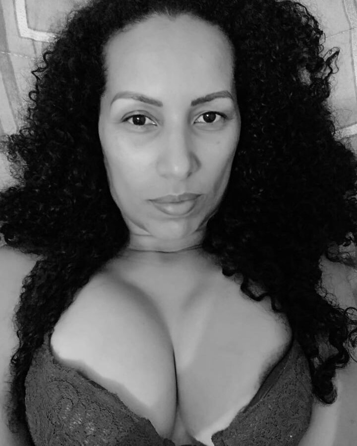 Curly Head Latin Milf