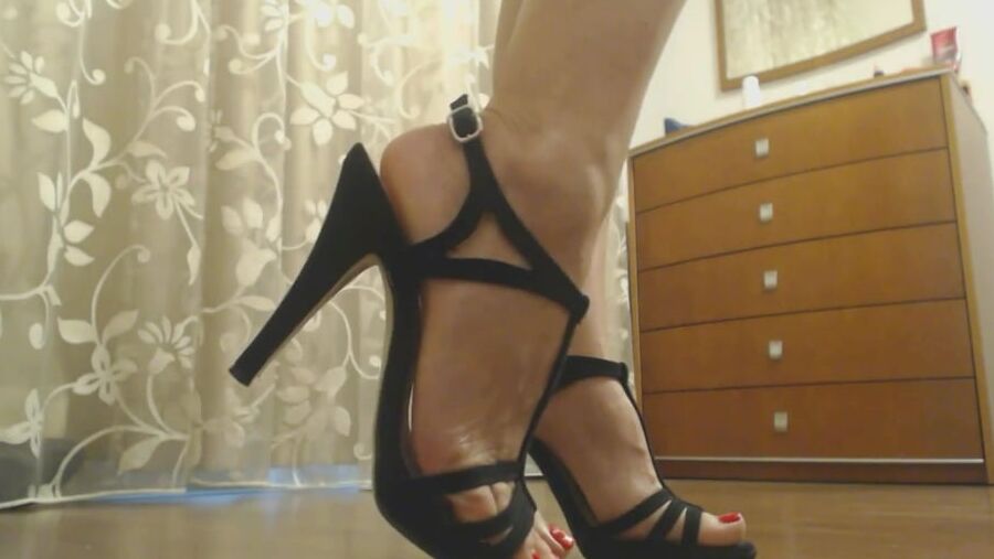 LEGS, FEET, HEELS, TOES, SOLES