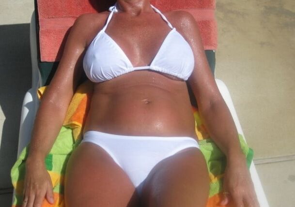matures and amateurs in swim suits