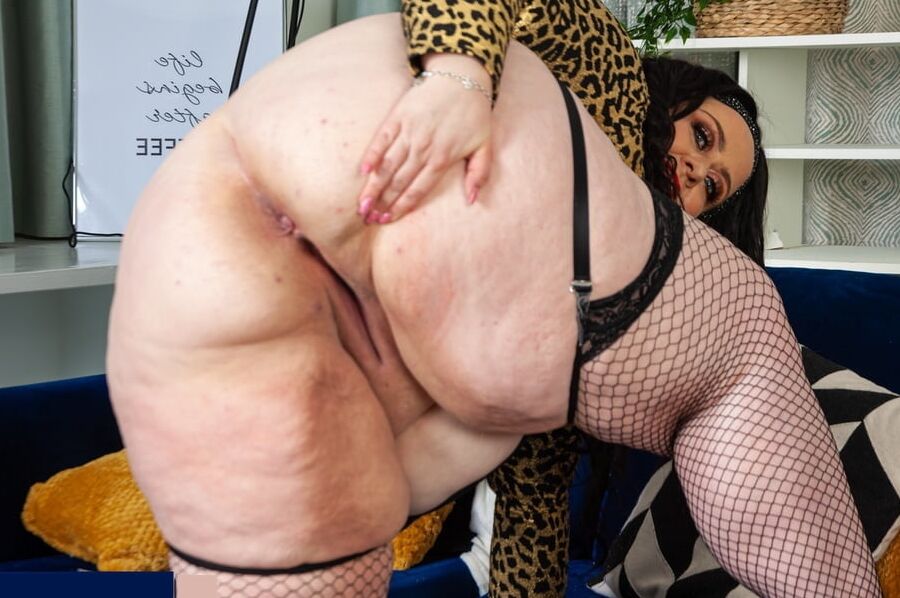This is how a sexy woman shall look like!