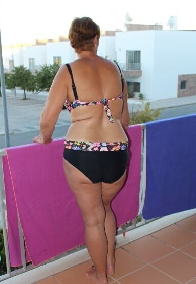 matures and amateurs in swim suits
