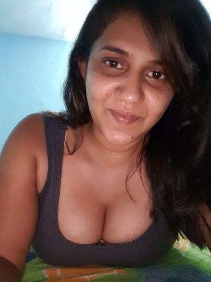 Big Boobs Pooja Bhabi