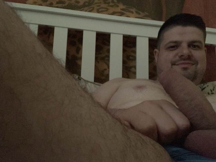 Ryan R. Fat fag on kik
