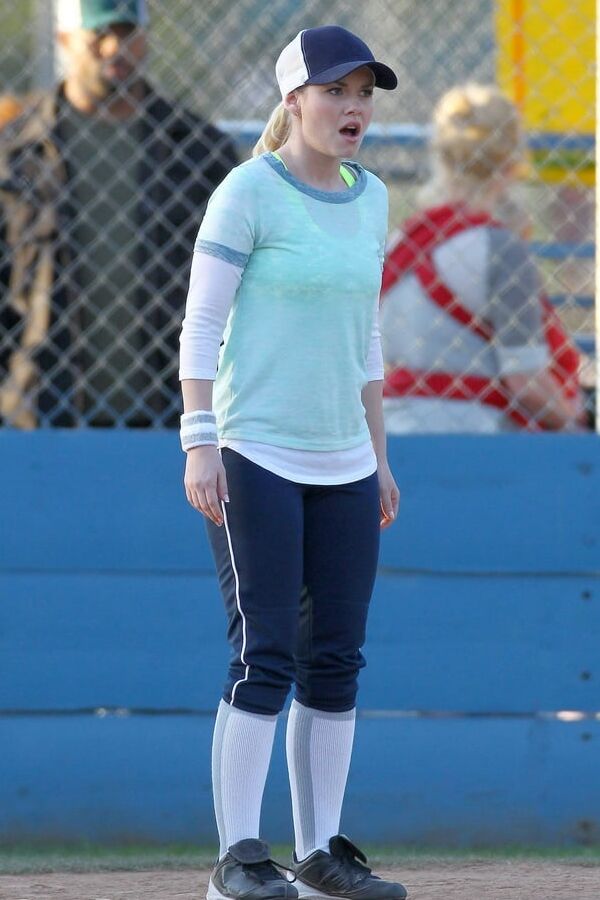Elisha Cuthbert cute woman.