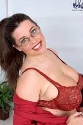 Panties and sexy matures to jerk off with
