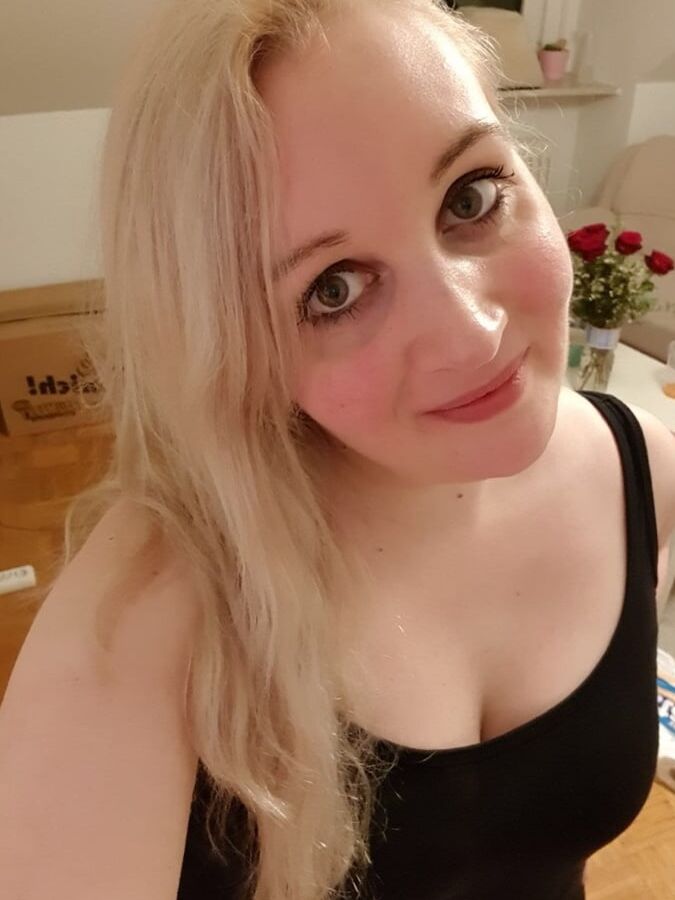 Exposed sluts, Fotzen