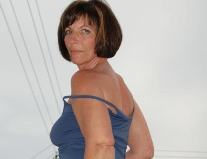 brunette gilf