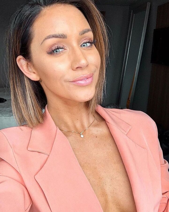 Sexy as fuck Slut