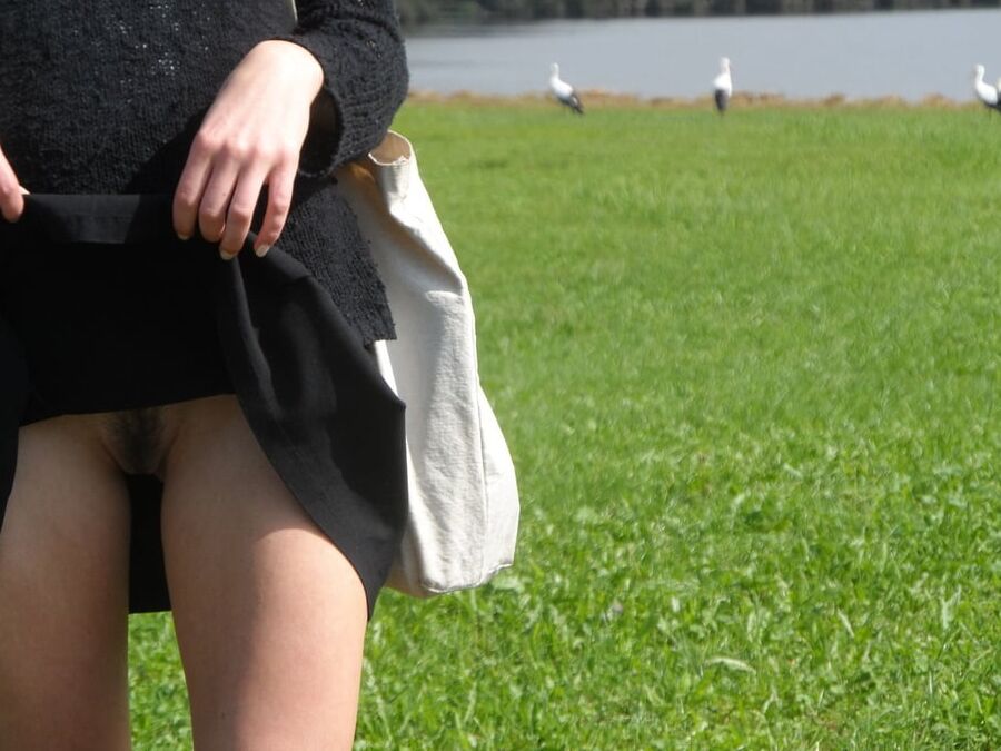 Brunette want to show