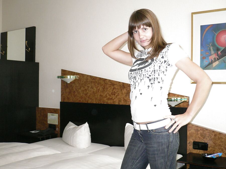 Loreen () private nude pictures at home