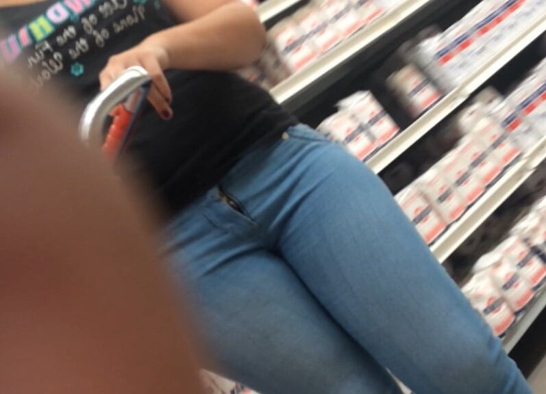 Nalgona en el super
