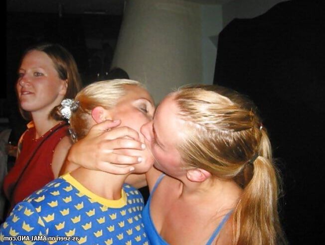 Girl kiss Girl
