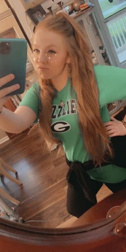 Chelsie the redheaded Milf