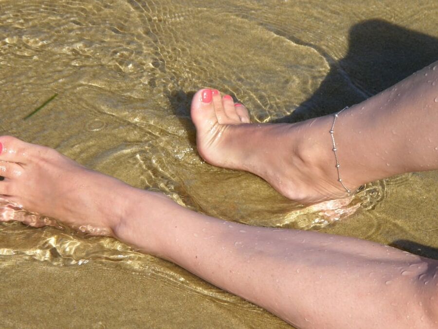 LEGS, FEET, HEELS, TOES, SOLES