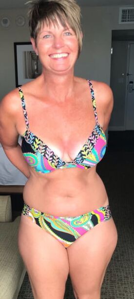 matures and amateurs in swim suits