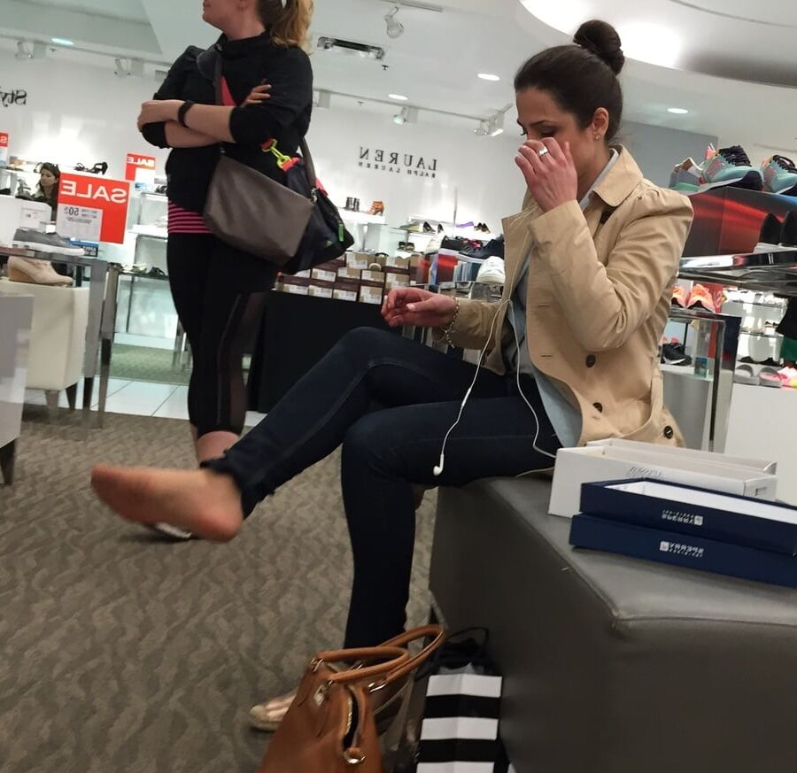 Pantyhosed Shopping - HUT Sluts Part