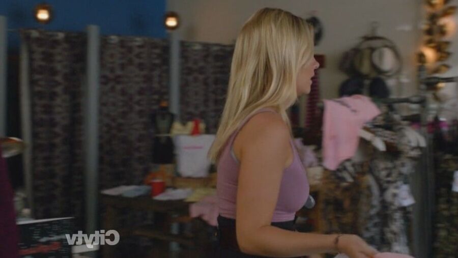 Elisha Cuthbert cute woman.