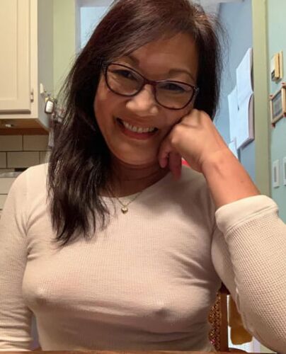 Mature ladies braless cleavage pokies