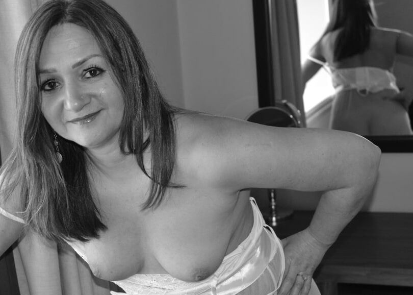 Sexy as fuck MILF Slut