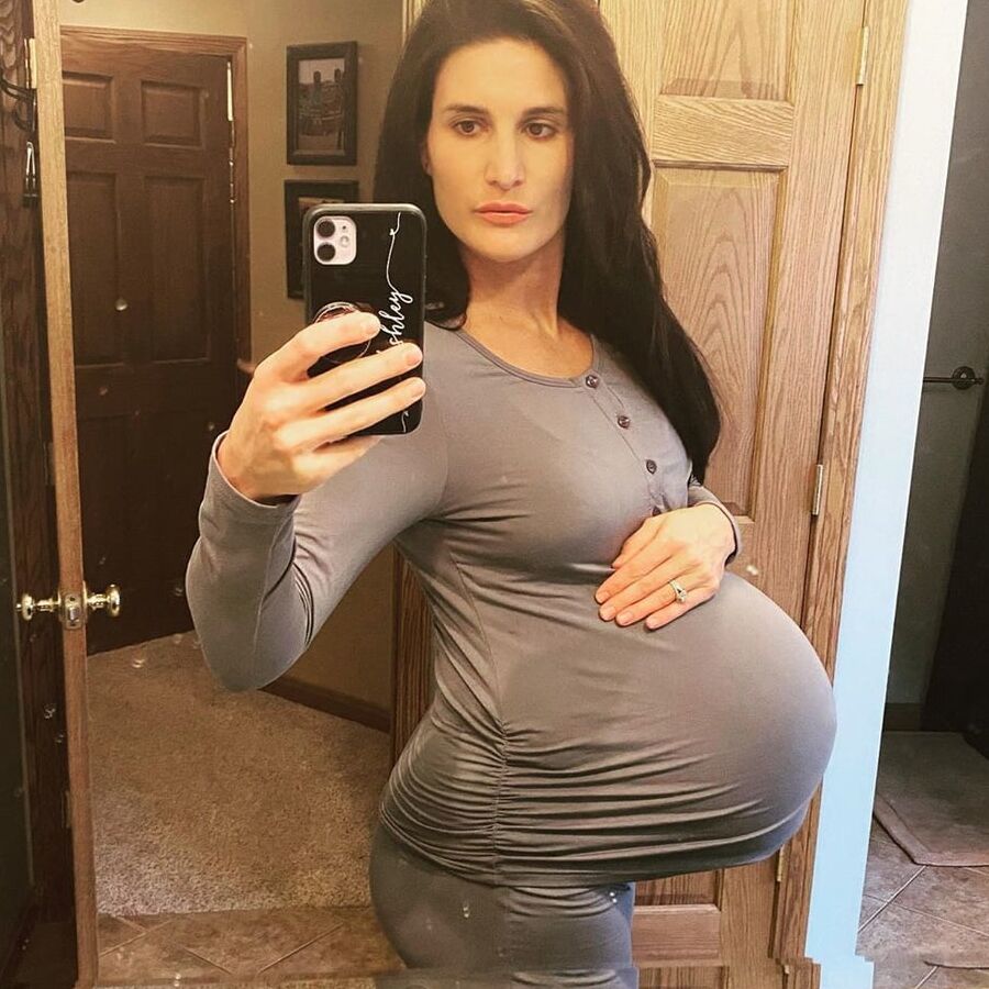 Hot mom Ashley with a huge twinbelly