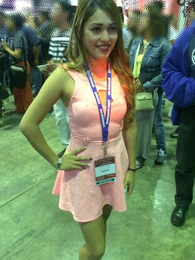 Nena del Staff en Vestido Exposexo