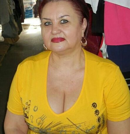 Mature ladies braless cleavage pokies