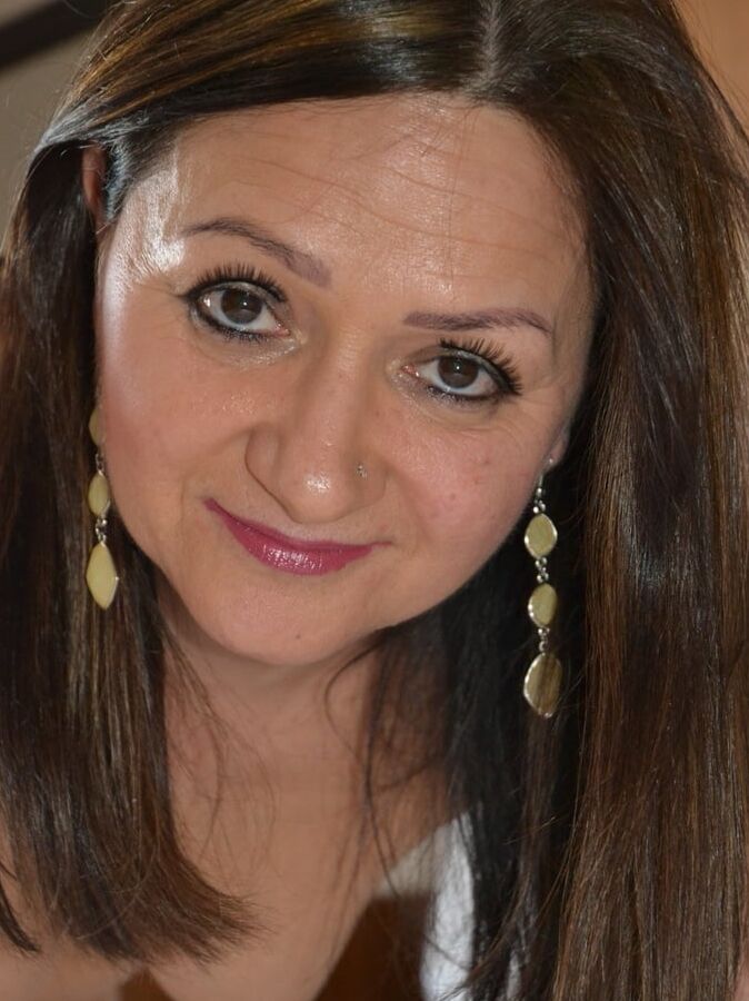 Sexy as fuck MILF Slut