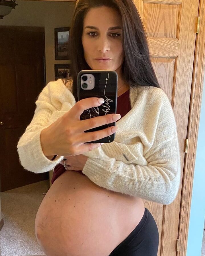 Hot mom Ashley with a huge twinbelly