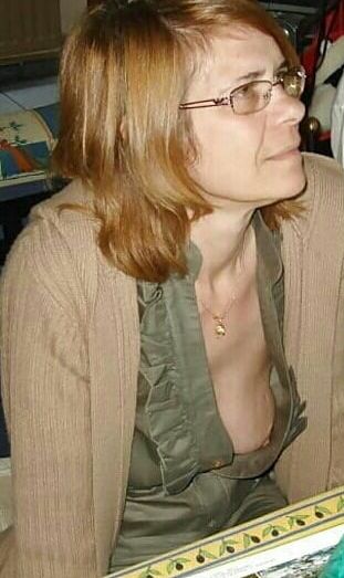 Mature ladies braless cleavage pokies