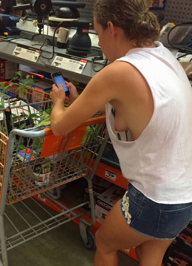 Downblouse &amp; Nipple Peeks