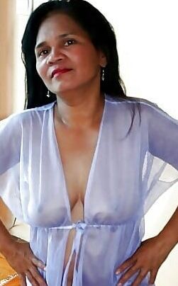 Mature ladies braless cleavage pokies