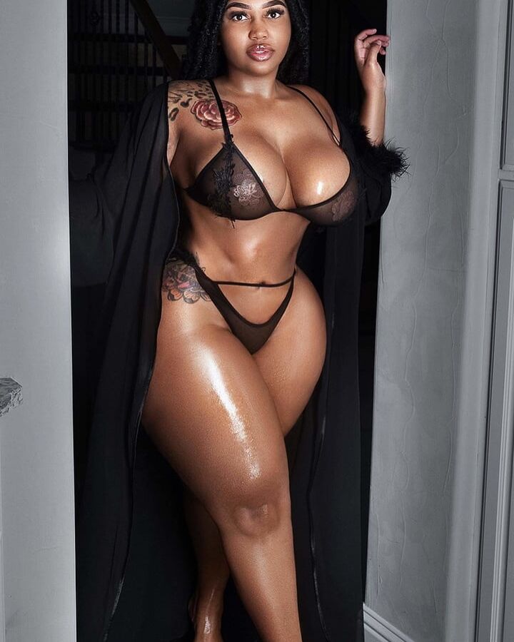 Mya curvz