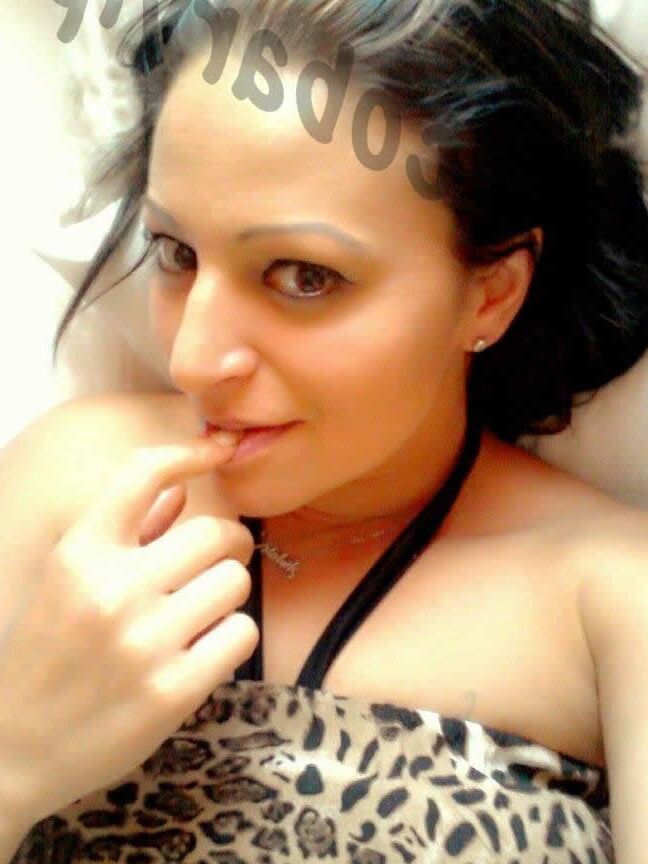 Turkish burnette babe Ayse