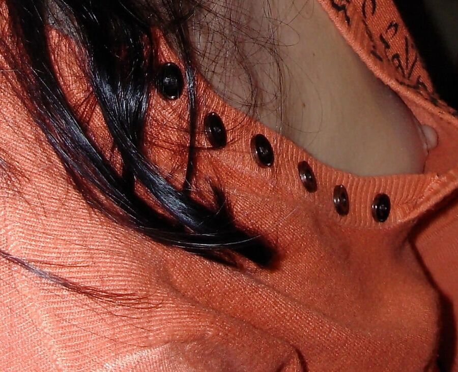 Downblouse &amp; Nipple Peeks