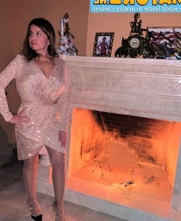 I am paying an English MILF a house call