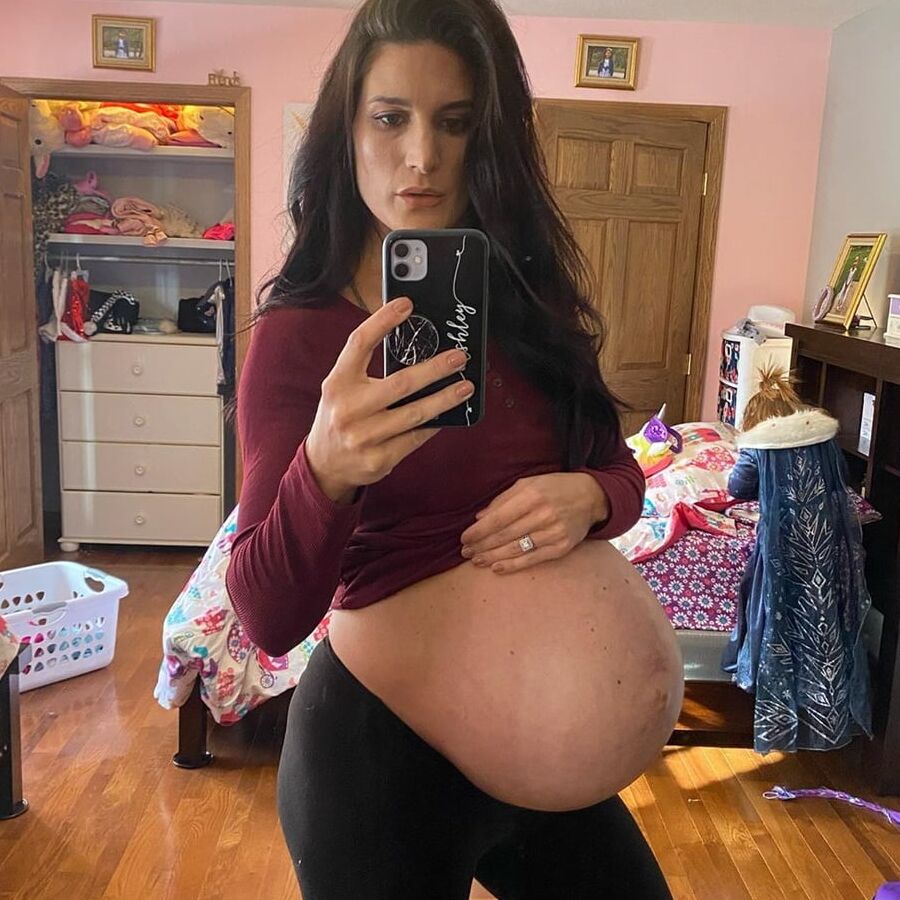 Hot mom Ashley with a huge twinbelly