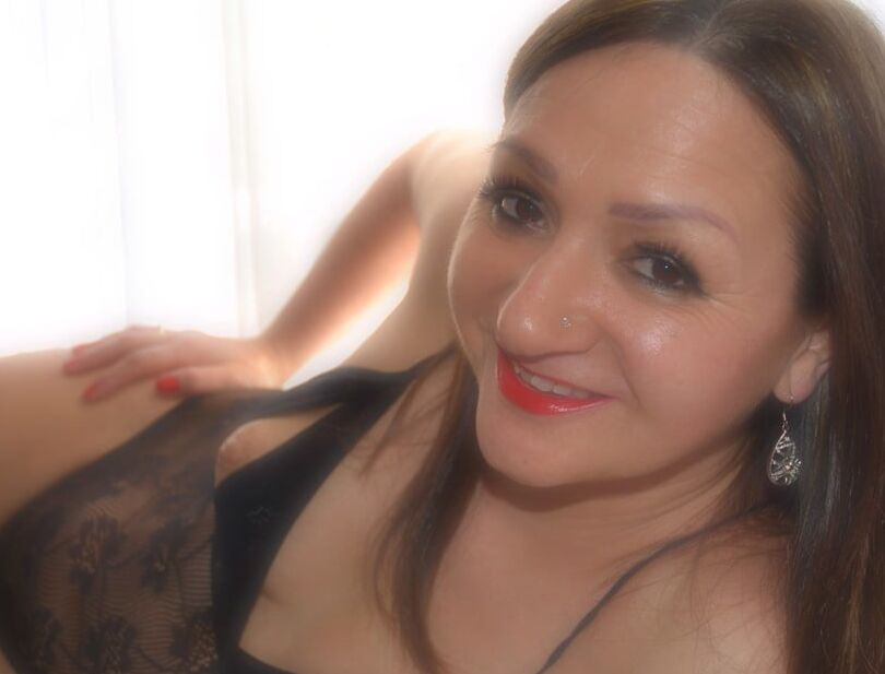 Sexy as fuck MILF Slut