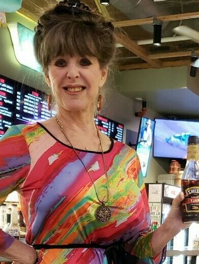 Mature ladies braless cleavage pokies
