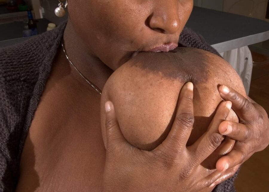 I suck my nipples pro-boobs