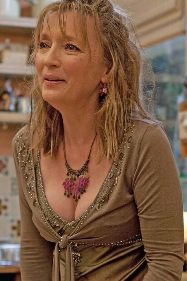 Mature ladies braless cleavage pokies