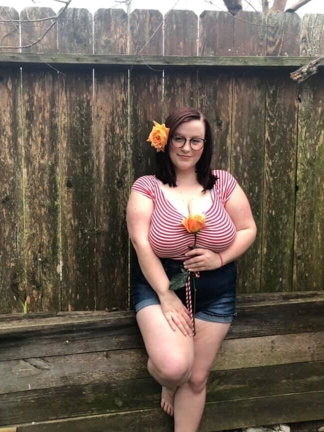 BBW HOTTIE MELANIE BRUNN