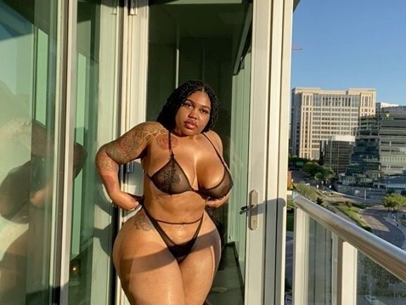 Mya curvz