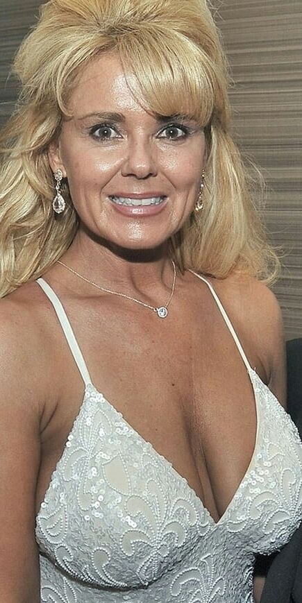 Mature ladies braless cleavage pokies