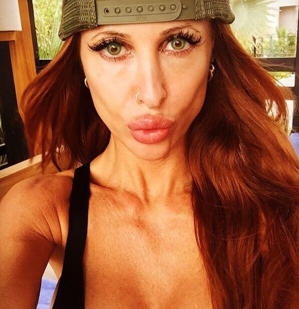Liz: Redhead tattooed MILF