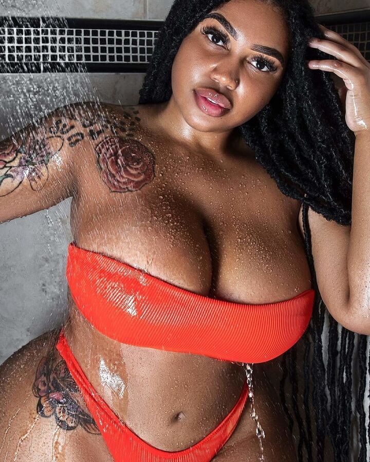 Mya curvz