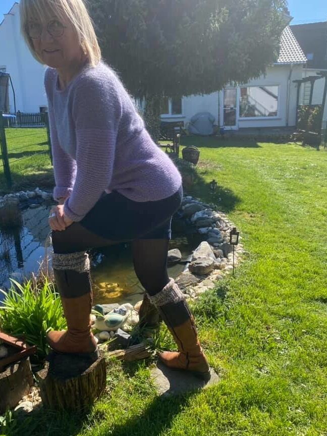 Vergwaltigungs Matratze in Stiefeln