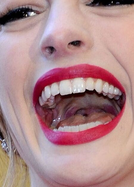 ANNE HATHAWAY